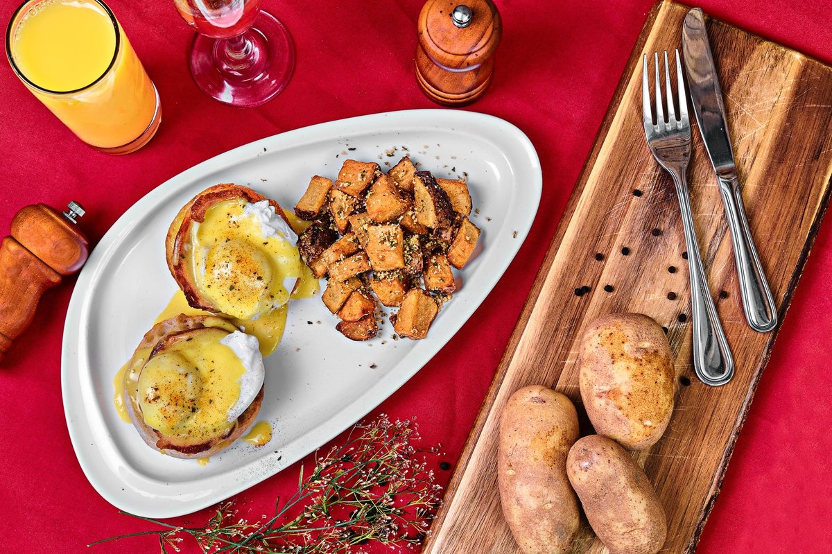 eggs benedict on a plate